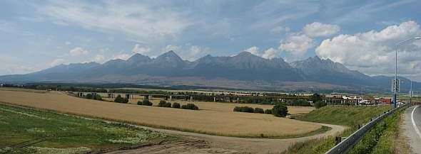 Hohe Tatra auf einem Blick (aus Richtung Poprad)