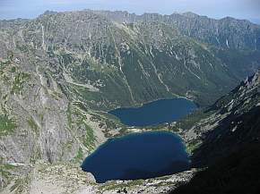 Blick auf Czarny Staw und Morskie Oko