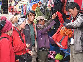 Einkaufsbummel in Namche