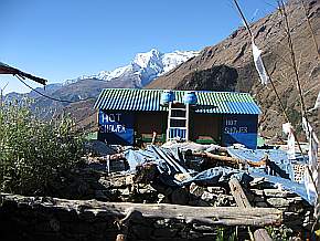 Duschen der Makalu Lodge in Phortse