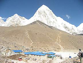 Kala Patthar (5550 m) mit Pumo Ri im Hintergrund