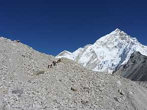 auf dem Weg nach Lobuche