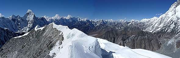 Panorama vom Grat (li. Ama Dablam)