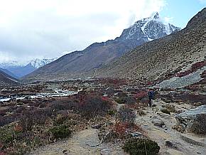 Blick nach Dingboche mit Taboche Peak