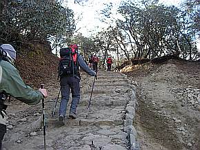 sanierter Weg nach Tengboche
