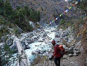 Brck unterhalb Phunki Tenga