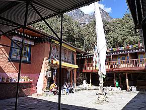 Innenhof Gompa, Khumjung