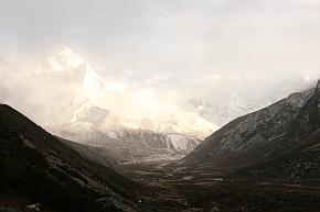 Amai Dablang (6856 m) in der Abendsonne