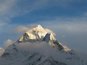 Amai Dablang (6856 m) in der Abendsonne