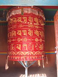 groe Gebetsrolle; 3x mu die Glocke luten, wenn man mit der Rolle geht