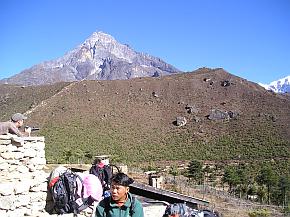 Khumbi Yul Lha (5751 m)