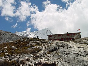 Refugio Peru (4680 m) mit Nev. Pisco